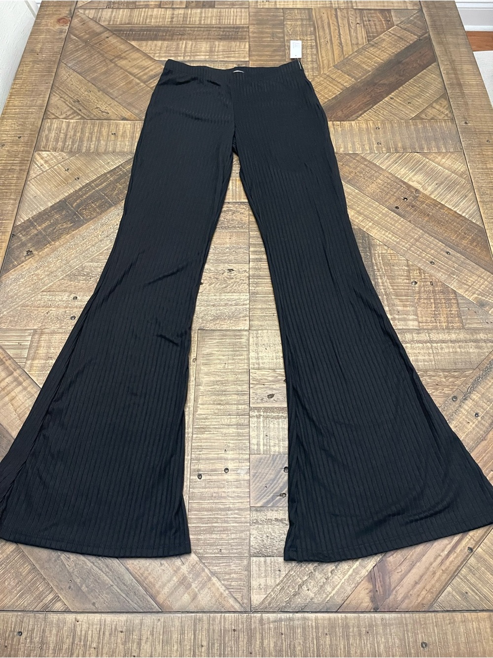 Livi by Olivia Rae black ribbed flare lounge pants size small